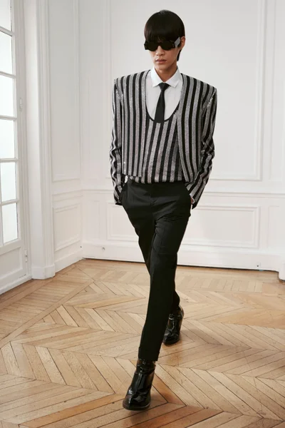 Look 28